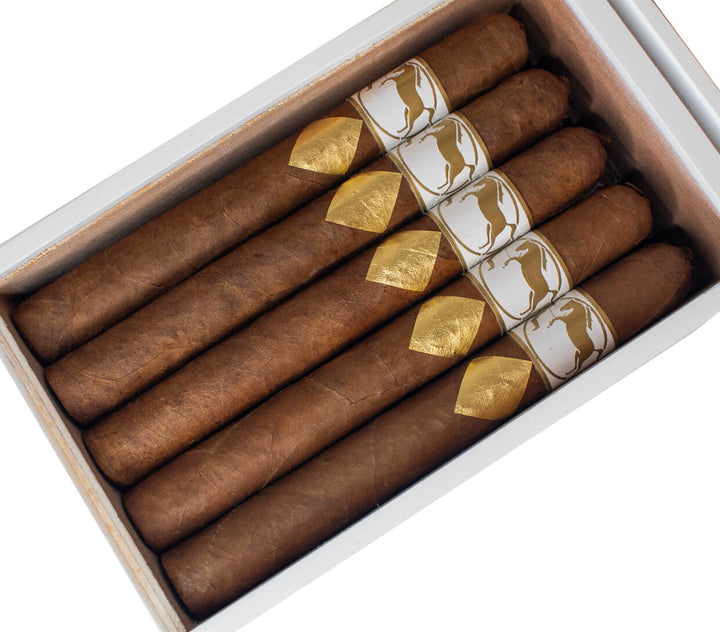 Cavalier Geneve White Series Corona (Corona) (5.75" x 44)