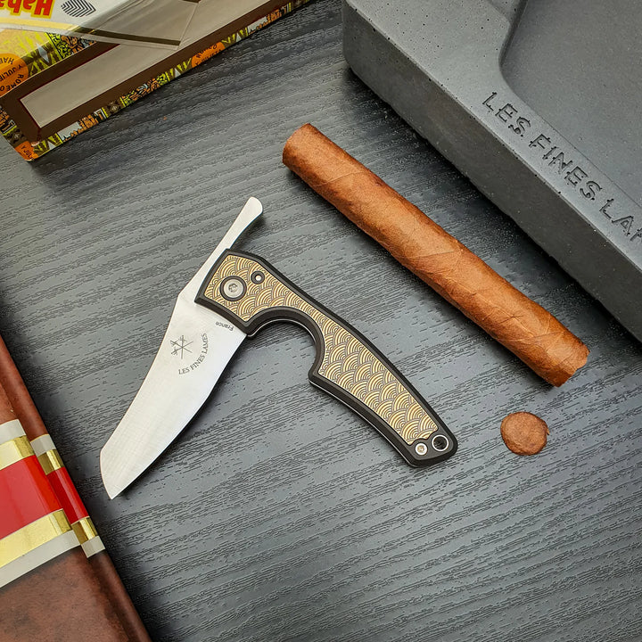 Les Fines Lames Cigar Knife LE PETIT - Brass Seigaiha