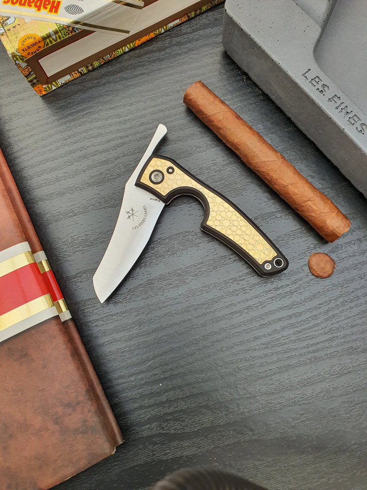 Les Fines Lames Cigar Knife LE PETIT - Gold Arabesque