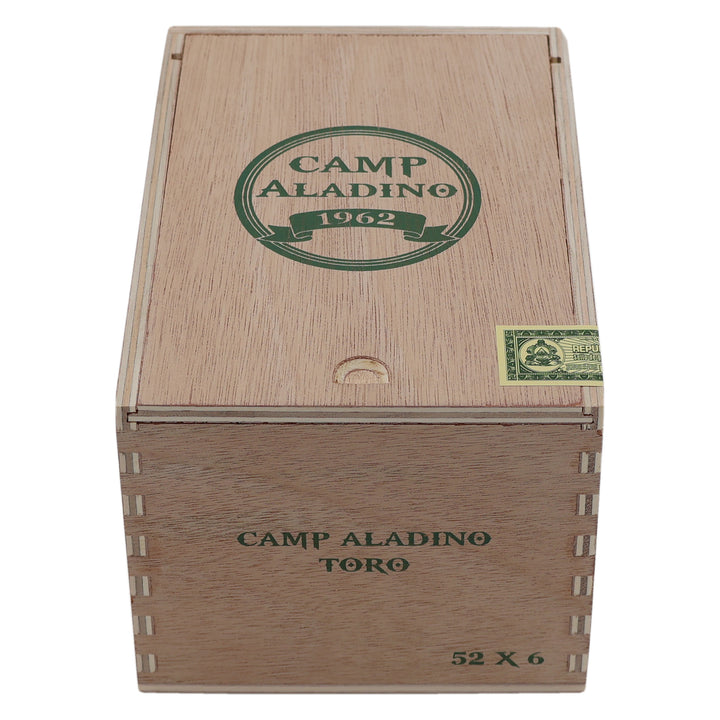 Closed box of Camp Aladino Toro cigars