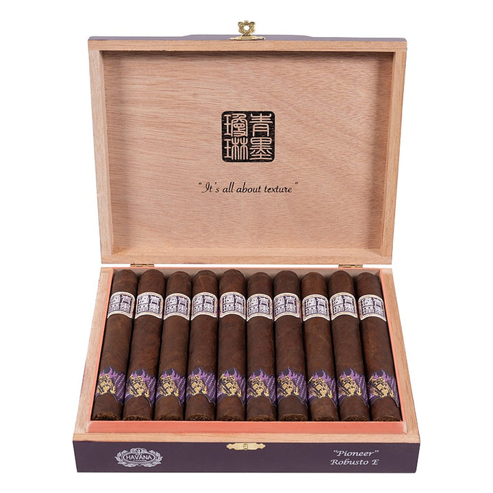 Open box of 20 ChiMolly Pioneer Robusto E cigars