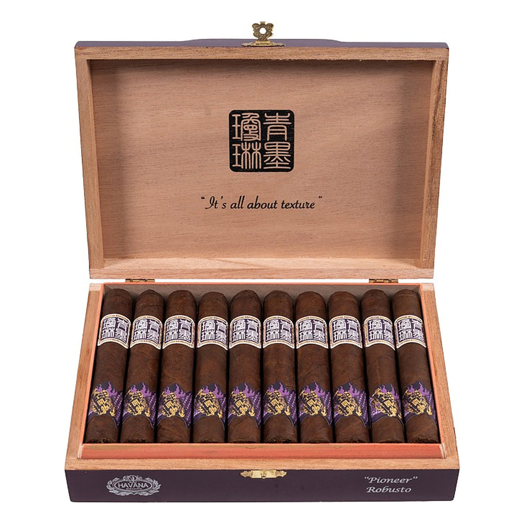 Open box of 20 ChiMolly Pioneer Robusto cigars