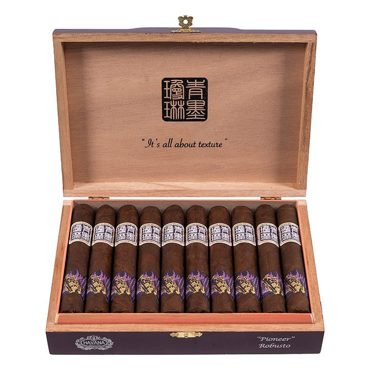 Open box of 20 ChiMolly Pioneer Robusto cigars