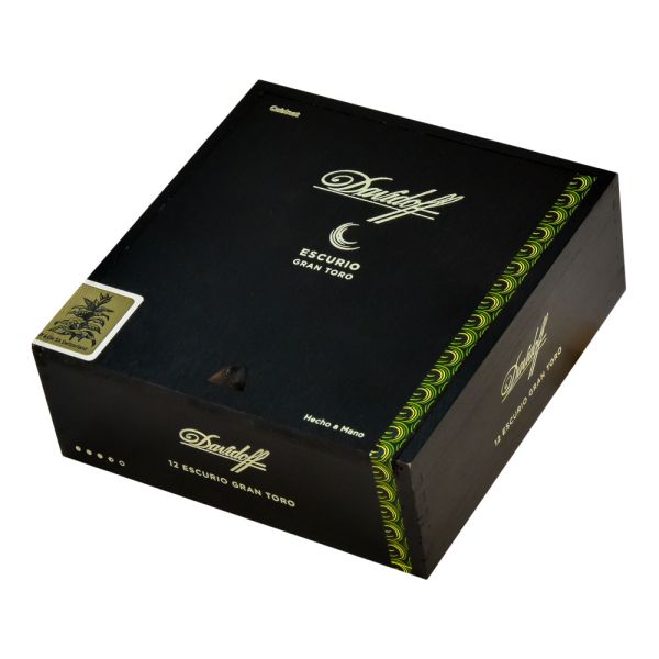 Davidoff Escurio Gran Toro (Gordo) – Medium to Full-Bodied Cigar