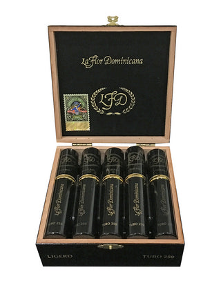 La Flor Dominicana (LFD) Ligero L-250 Tubos (Robusto) (4.7" x 48)