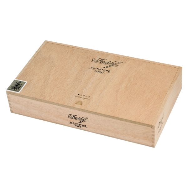 Davidoff Signature Toro (6.0" x 54) - Medium-Bodied Elegance