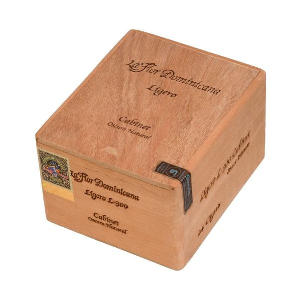 La Flor Dominicana (LFD) Ligero Cabinet L-300 Oscuro Natural (Toro) (5.75" x 50)