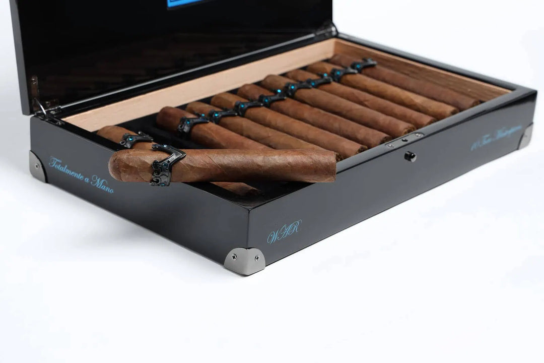 Vicente Blends Royalty Collection War (Toro Masterpiece) (5.88" x 56)