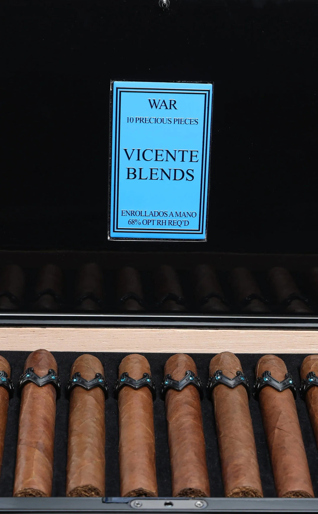 Vicente Blends Royalty Collection War (Toro Masterpiece) (5.88" x 56)